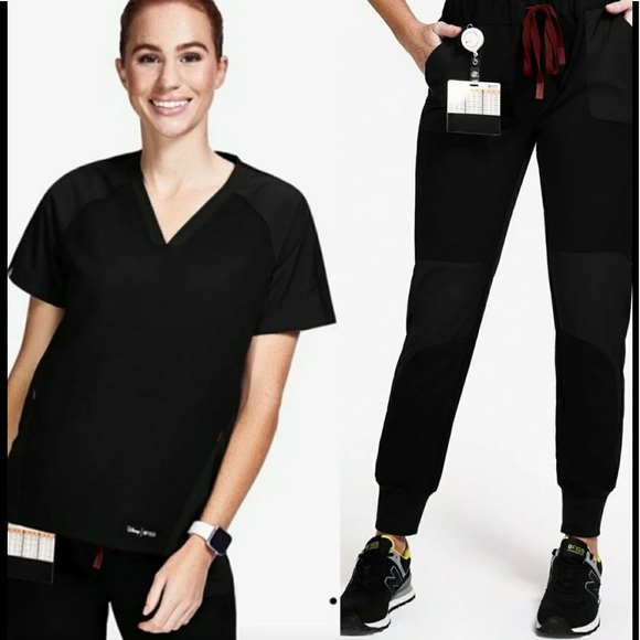 NWT Disney x FIGS Nurse SCRUBS SET Mickey Mouse - Picture 3 of 14